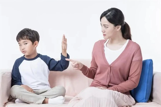 Ai mà chưa từng bị con cái cãi lại chứ! Phản ứng của của cha mẹ khi ấy sẽ ảnh hưởng đến tương lai của con