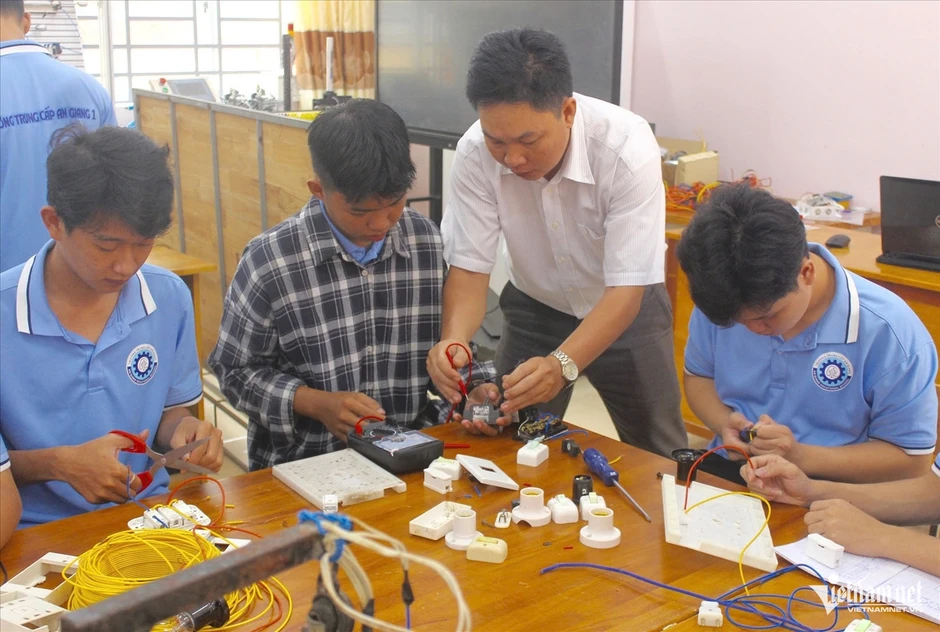 An Giang giảm 613 đầu mối trường học sau sắp xếp, sáp nhập An Giang giảm 613 đầu mối trường học sau sắp xếp, sáp nhập