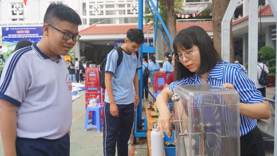 Ấn tượng tại ngày hội trải nghiệm của Trường THPT Nguyễn Hữu Cầu Ấn tượng tại ngày hội trải nghiệm của Trường THPT Nguyễn Hữu Cầu