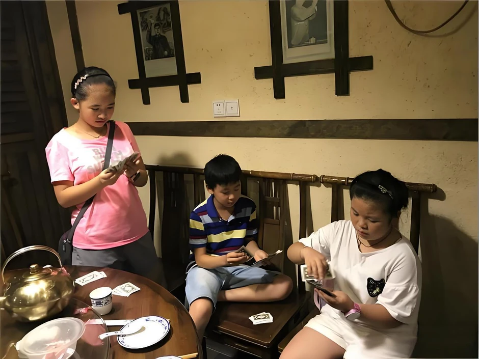 Anh chị em trong nhà có thân thiết hay không, nhìn vào 3 điểm này là biết: Rất trúng tim đen! Anh chị em trong nhà có thân thiết hay không, nhìn vào 3 điểm này là biết: Rất trúng tim đen!
