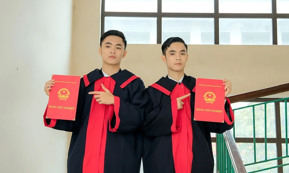 Anh em sinh đôi cùng đạt gần 29 điểm vào Y Hà Nội Anh em sinh đôi cùng đạt gần 29 điểm vào Y Hà Nội