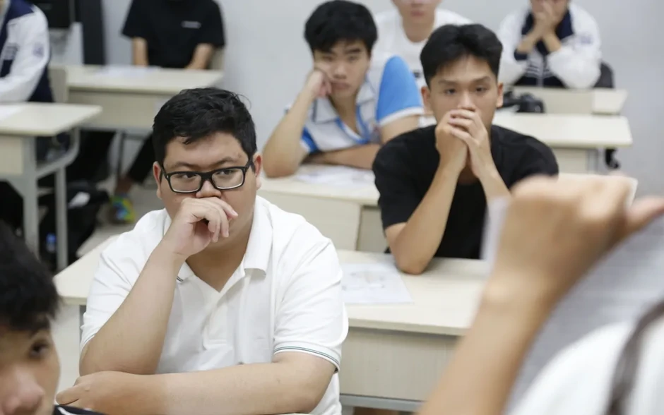 Áp lực tâm lý đè nặng lên hơn 63.000 thí sinh tự do trước kỳ thi THPT 2026 Áp lực tâm lý đè nặng lên hơn 63.000 thí sinh tự do trước kỳ thi THPT 2026