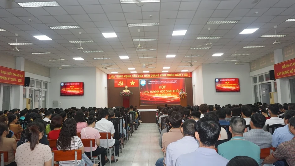 Áp lực thi lớp 10 tại TP.HCM: Phụ huynh mong có thêm trường THPT công lập Áp lực thi lớp 10 tại TP.HCM: Phụ huynh mong có thêm trường THPT công lập