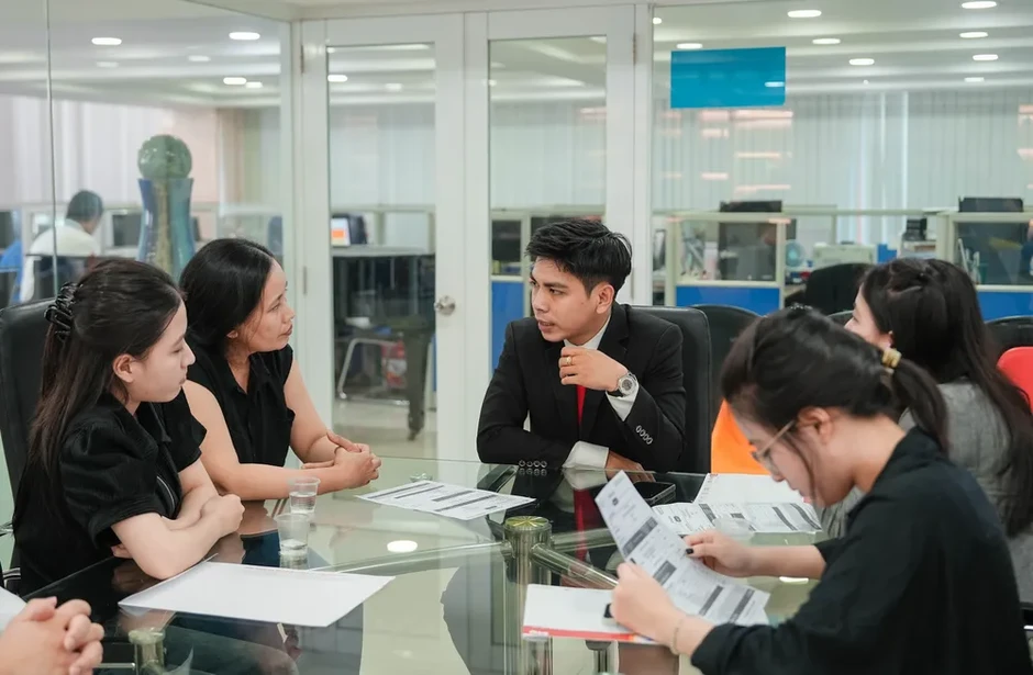 Ba chị em sinh ba cùng chọn một trường đại học, theo đuổi ba ước mơ