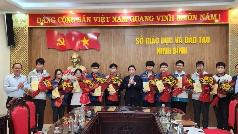 Ba học sinh Ninh Bình góp mặt trong đội tuyển Olympic quốc tế và khu vực năm 2026 Ba học sinh Ninh Bình góp mặt trong đội tuyển Olympic quốc tế và khu vực năm 2026
