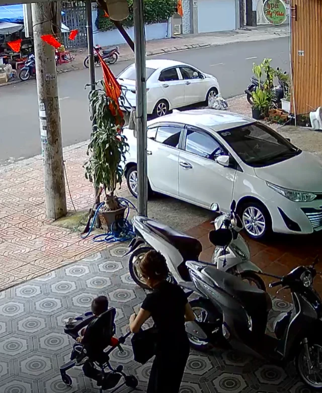 Bà mẹ trẻ chia sẻ đoạn clip "ám ảnh cả đời": Chỉ 3 giây ngắn ngủi nhưng khiến nhiều người thót tim