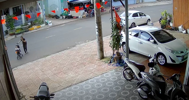 Bà mẹ trẻ chia sẻ đoạn clip "ám ảnh cả đời": Chỉ 3 giây ngắn ngủi nhưng khiến nhiều người thót tim
