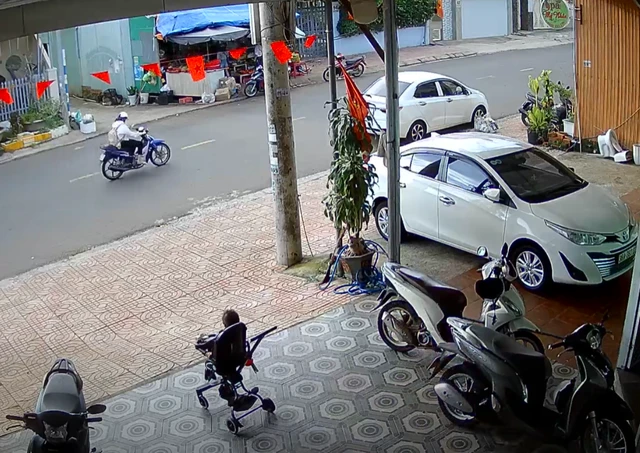 Bà mẹ trẻ chia sẻ đoạn clip "ám ảnh cả đời": Chỉ 3 giây ngắn ngủi nhưng khiến nhiều người thót tim