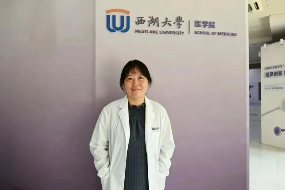 Bác sĩ nội tiết hàng đầu về nước làm giảng viên trường y sau 16 năm ở Mỹ Bác sĩ nội tiết hàng đầu về nước làm giảng viên trường y sau 16 năm ở Mỹ