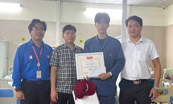 Bách khoa Hà Nội khen thưởng nam sinh lao vào đám cháy cứu người