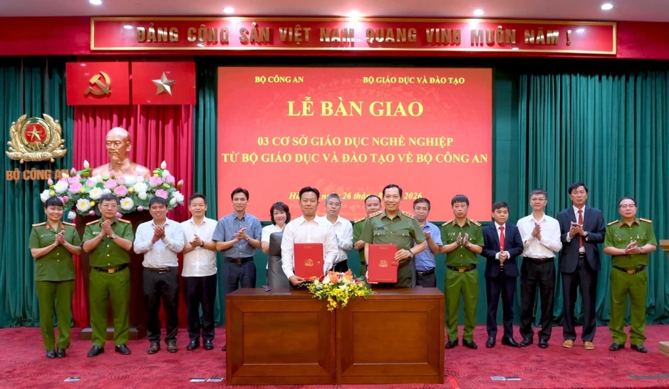 Bàn giao 3 cơ sở giáo dục về Bộ Công an Bàn giao 3 cơ sở giáo dục về Bộ Công an