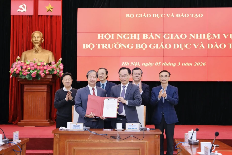 Bàn giao nhiệm vụ Bộ trưởng Bộ GD-ĐT Bàn giao nhiệm vụ Bộ trưởng Bộ GD-ĐT