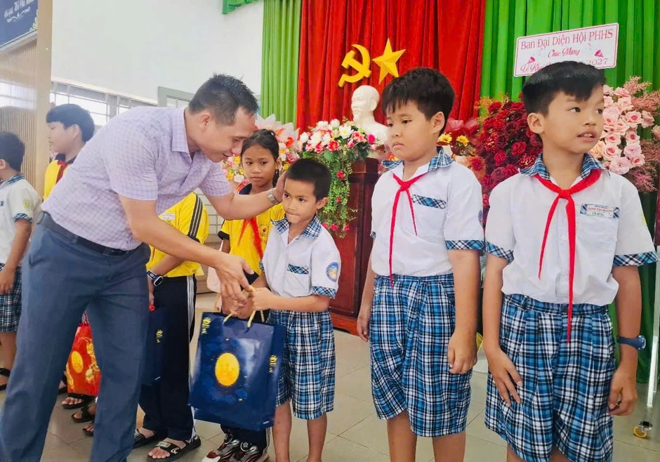 Báo Tiền Phong mang Trung thu đến với học sinh Đồng Nai