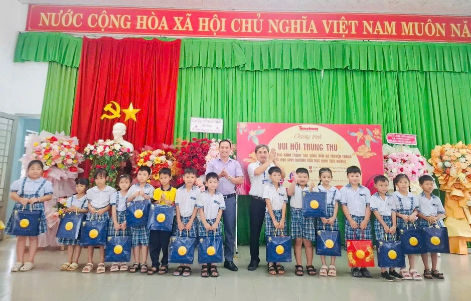 Báo Tiền Phong mang Trung thu đến với học sinh Đồng Nai