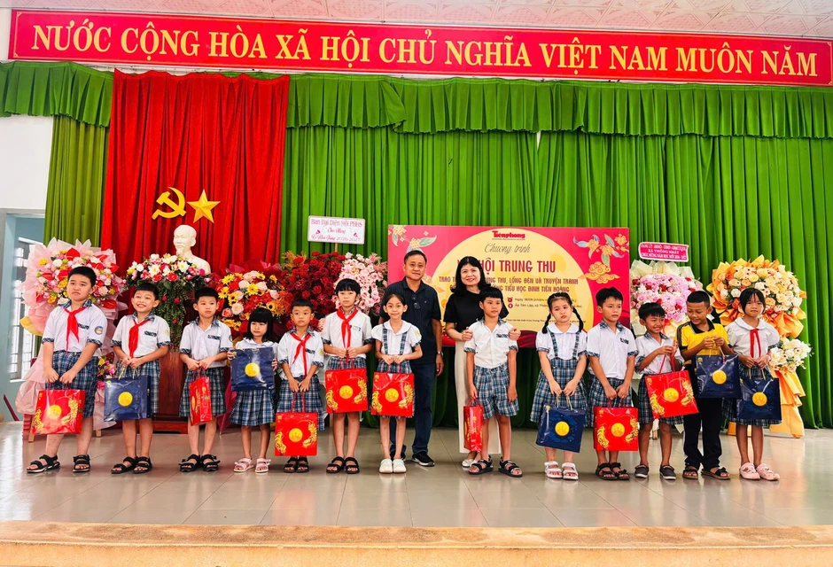Báo Tiền Phong mang Trung thu đến với học sinh Đồng Nai