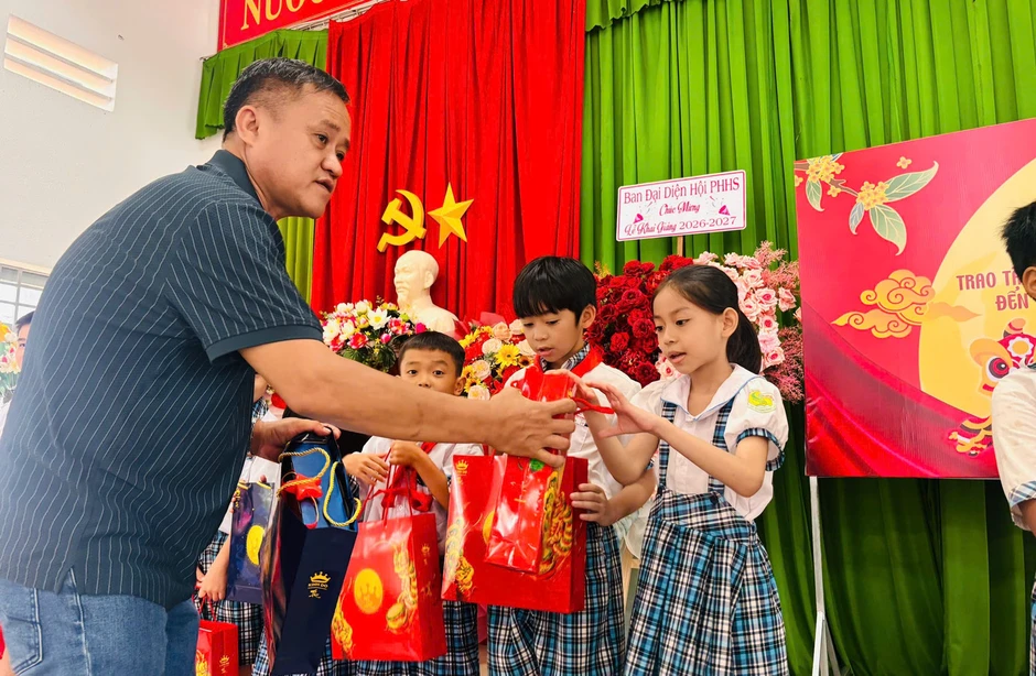 Báo Tiền Phong mang Trung thu đến với học sinh Đồng Nai