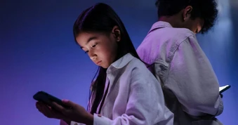Bảo vệ trẻ em trên mạng xã hội: Cần phải có "lá chắn đa tầng"