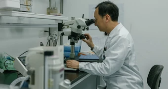 Bé gái 6 tuổi tử vong sau liệu pháp chỉnh sửa gene, nhà khoa học bị điều tra