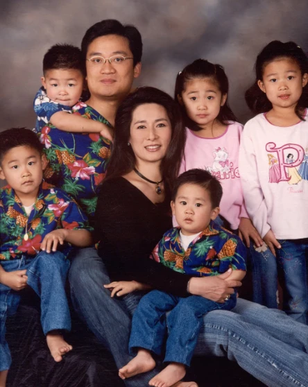 Bí mật của gia đình có "DND nha sĩ" lạ lùng: không ép học vẫn nuôi cả 5 anh em thành tài