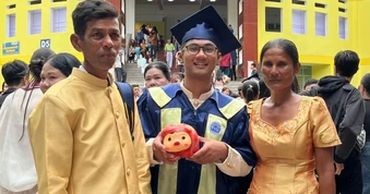 Bí mật phía sau con lợn đất ngày tốt nghiệp của chàng trai Khmer