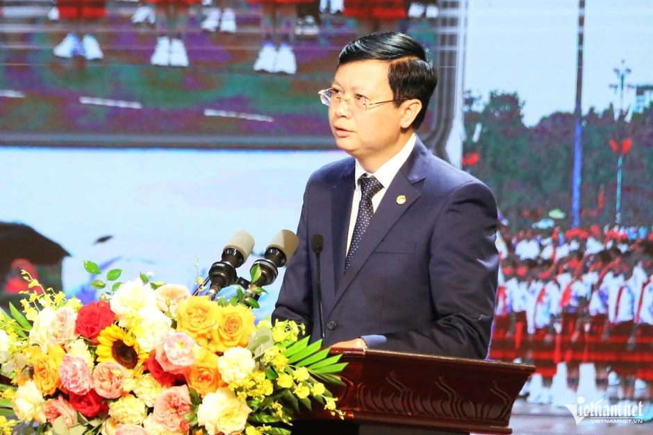 Bí thư Hà Nội: Tạo điều kiện xứng đáng để nhà giáo toàn tâm, toàn sức với nghề Bí thư Hà Nội: Tạo điều kiện xứng đáng để nhà giáo toàn tâm, toàn sức với nghề