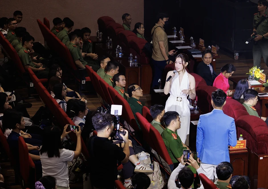 Bộ Công an phối hợp phát động cuộc thi sáng tạo video ‘Tổ quốc bình yên’ Bộ Công an phối hợp phát động cuộc thi sáng tạo video ‘Tổ quốc bình yên’