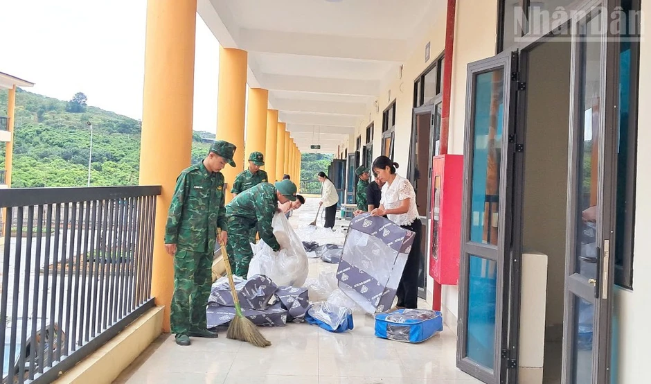 Bộ đội Biên phòng Sơn La chung tay làm đẹp trường vùng biên Bộ đội Biên phòng Sơn La chung tay làm đẹp trường vùng biên