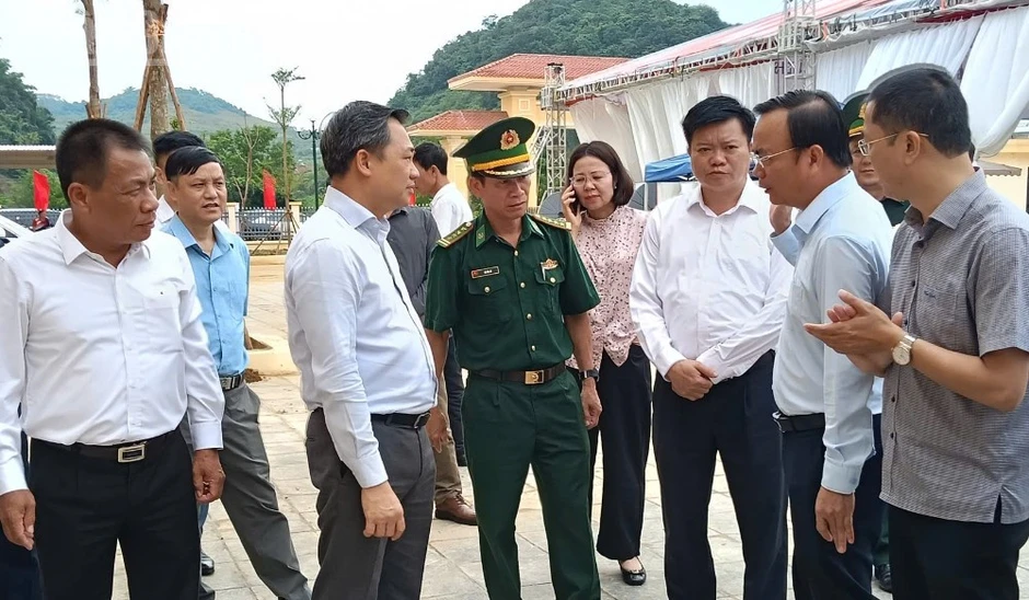 Bộ đội Biên phòng Sơn La chung tay làm đẹp trường vùng biên Bộ đội Biên phòng Sơn La chung tay làm đẹp trường vùng biên