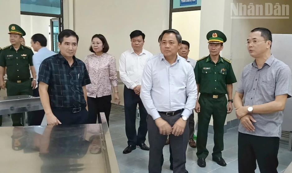 Bộ đội Biên phòng Sơn La chung tay làm đẹp trường vùng biên Bộ đội Biên phòng Sơn La chung tay làm đẹp trường vùng biên