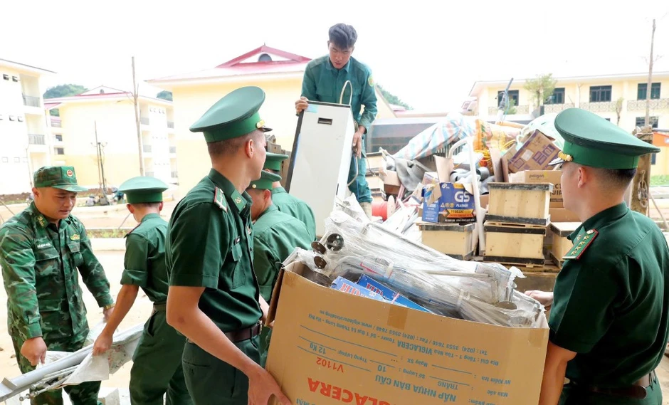 Bộ đội Biên phòng Sơn La chung tay làm đẹp trường vùng biên Bộ đội Biên phòng Sơn La chung tay làm đẹp trường vùng biên