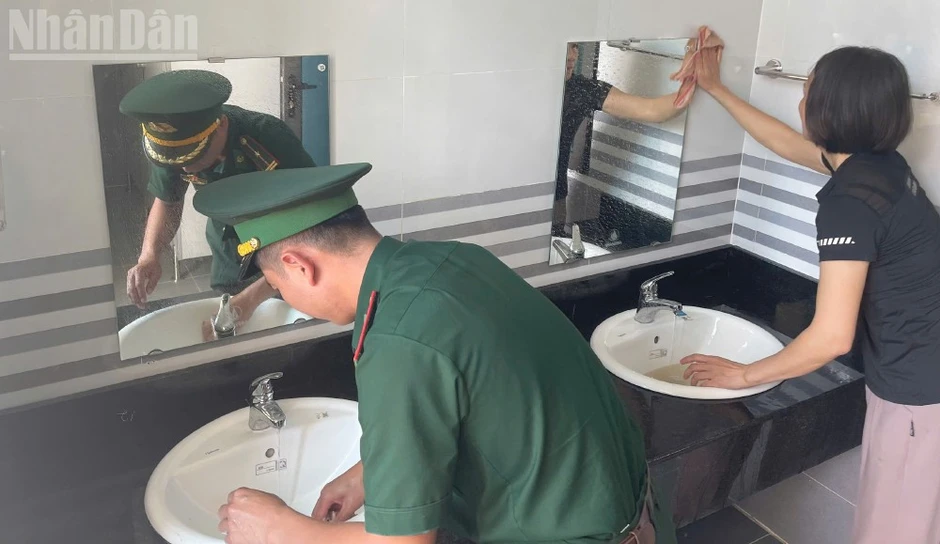 Bộ đội Biên phòng Sơn La chung tay làm đẹp trường vùng biên Bộ đội Biên phòng Sơn La chung tay làm đẹp trường vùng biên