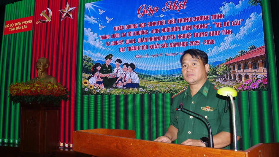 Bộ đội Biên phòng tỉnh Đắk Lắk trao thưởng 296 em học sinh tiêu biểu có thành tích xuất sắc trong học tập Bộ đội Biên phòng tỉnh Đắk Lắk trao thưởng 296 em học sinh tiêu biểu có thành tích xuất sắc trong học tập