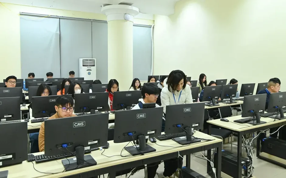 Bộ GD&ĐT đề xuất cho học sinh THCS, THPT kiểm tra định kỳ trên máy tính