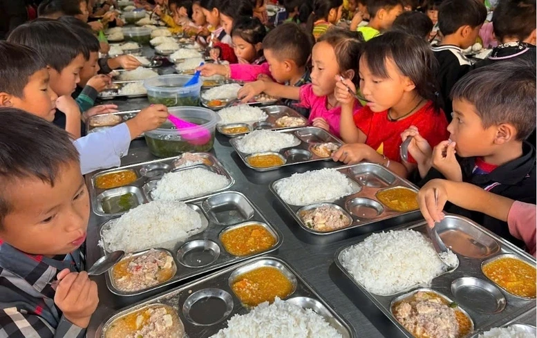 Bộ GD&ĐT siết chuẩn bữa ăn học đường, xây thực đơn dinh dưỡng toàn quốc