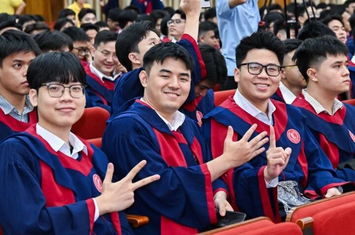 Bộ GD-ĐT nói rõ về 'học thạc sĩ chính quy không được làm việc toàn thời gian' Bộ GD-ĐT nói rõ về 'học thạc sĩ chính quy không được làm việc toàn thời gian'