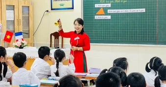 Bộ GD-ĐT: Sẽ giữ quy định bắt buộc hiệu trưởng, hiệu phó tham gia đứng lớp