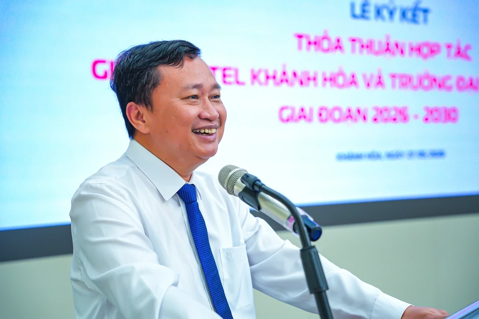 Bộ GD-ĐT trao quyết định bổ nhiệm Ban giám hiệu Trường ĐH Nha Trang Bộ GD-ĐT trao quyết định bổ nhiệm Ban giám hiệu Trường ĐH Nha Trang