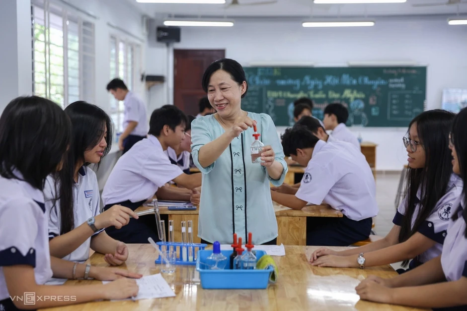 Bộ Giáo dục chấn chỉnh việc 'đánh tụt' hạng lương giáo viên Bộ Giáo dục chấn chỉnh việc 'đánh tụt' hạng lương giáo viên