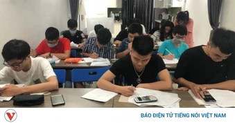 Bộ Giáo dục siết chặt dạy thêm, học thêm: Minh bạch, nghiêm túc và có đường dây nóng