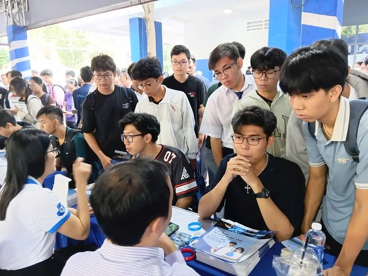 Bộ Giáo dục và Đào tạo: Ngưỡng xét tuyển 15 điểm không phải rào cản với thí sinh Bộ Giáo dục và Đào tạo: Ngưỡng xét tuyển 15 điểm không phải rào cản với thí sinh
