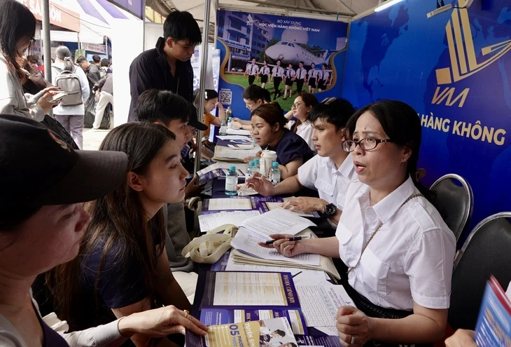 Bộ Giáo dục và Đào tạo: Ngưỡng xét tuyển 15 điểm không phải rào cản với thí sinh Bộ Giáo dục và Đào tạo: Ngưỡng xét tuyển 15 điểm không phải rào cản với thí sinh