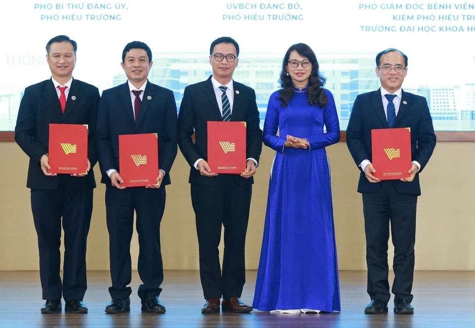 Bổ nhiệm loạt hiệu trưởng, hiệu phó các trường thành viên ĐH Quốc gia TP.HCM Bổ nhiệm loạt hiệu trưởng, hiệu phó các trường thành viên ĐH Quốc gia TP.HCM