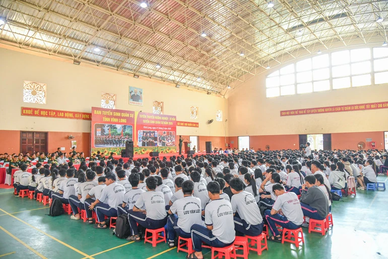 Bộ Quốc phòng kiểm tra công tác tuyển sinh quân sự tại Vĩnh Long Bộ Quốc phòng kiểm tra công tác tuyển sinh quân sự tại Vĩnh Long