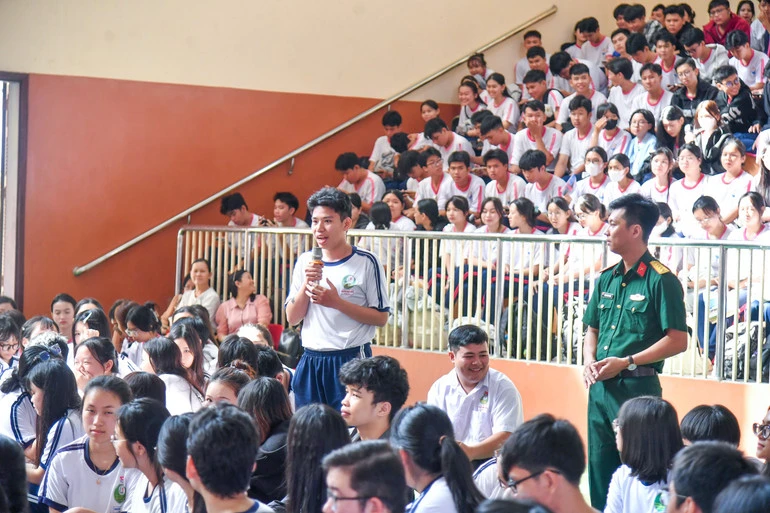 Bộ Quốc phòng kiểm tra công tác tuyển sinh quân sự tại Vĩnh Long Bộ Quốc phòng kiểm tra công tác tuyển sinh quân sự tại Vĩnh Long