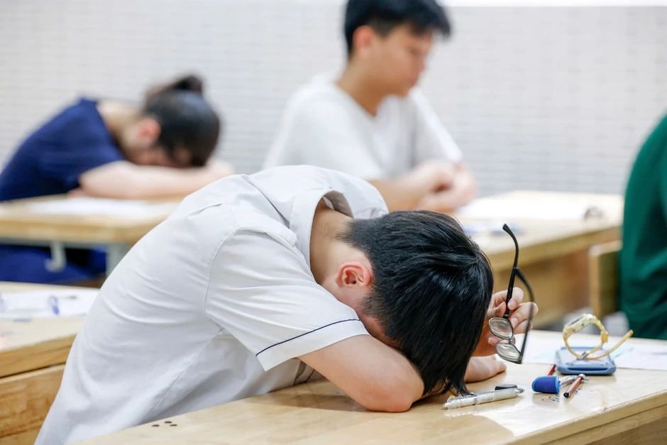 Bỏ thi lớp 10: Chuyển dần từ thi sang kết hợp nhiều tiêu chí Bỏ thi lớp 10: Chuyển dần từ thi sang kết hợp nhiều tiêu chí
