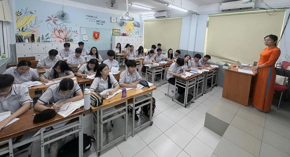 Bỏ thi lớp 10, học sinh sẽ phải học thêm nhiều hơn để có học bạ 'đẹp'? Bỏ thi lớp 10, học sinh sẽ phải học thêm nhiều hơn để có học bạ 'đẹp'?
