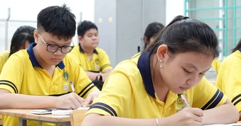 Bỏ thi lớp 10, học sinh sẽ phải học thêm nhiều hơn để có học bạ 'đẹp'?