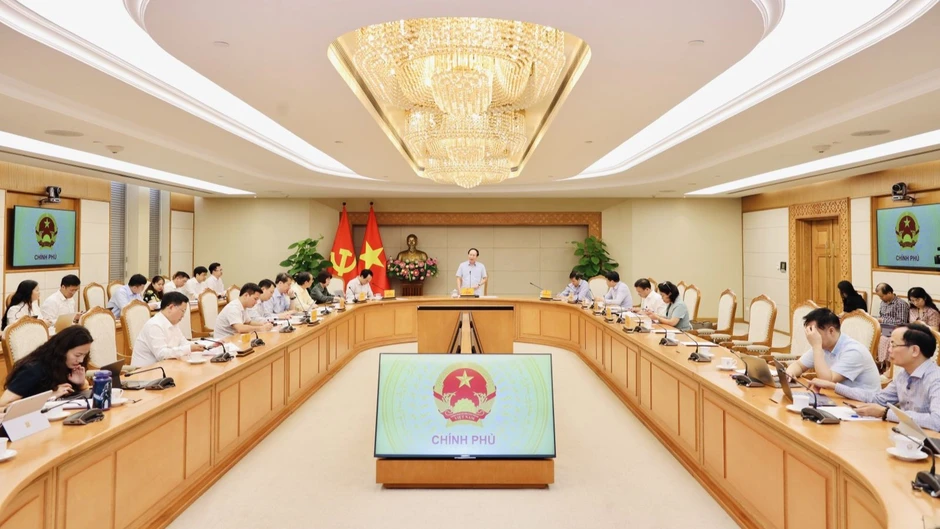 Bộ trưởng GD-ĐT: 'Không phải không có người dạy mà giáo viên đang quá tải' Bộ trưởng GD-ĐT: 'Không phải không có người dạy mà giáo viên đang quá tải'