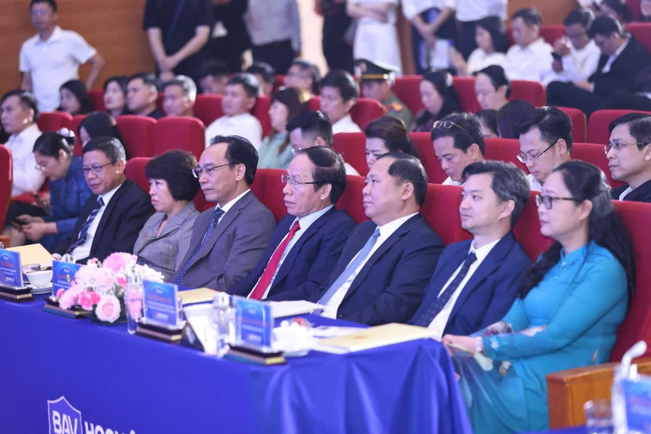 Bộ trưởng Hoàng Minh Sơn: Đừng chỉ học để tìm việc mà học để có năng lực làm chủ