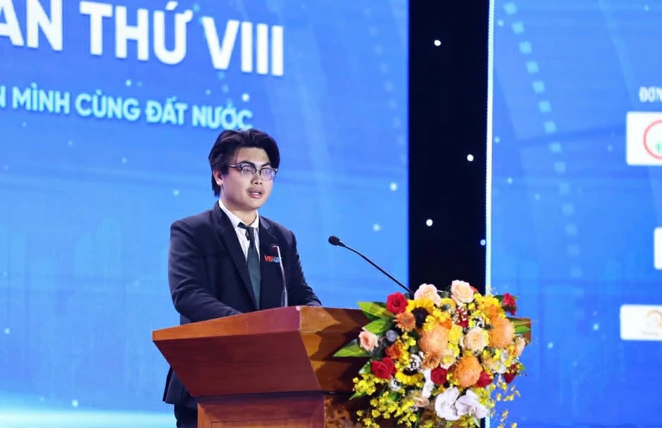 Bộ trưởng Hoàng Minh Sơn: Đừng chỉ học để tìm việc mà học để có năng lực làm chủ